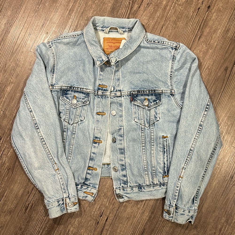 90s Women’s Levi’s Jean Jacket